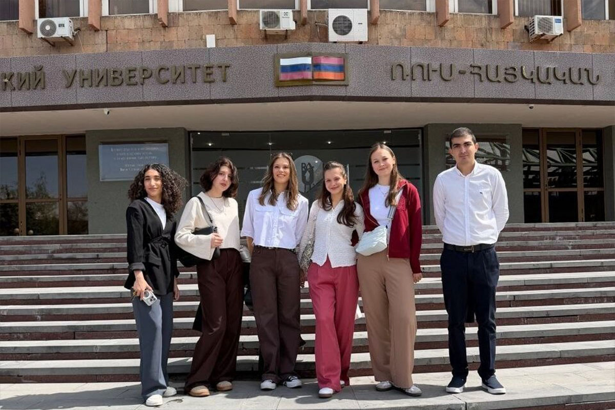 Изображение: Наши студенты на международных мероприятиях